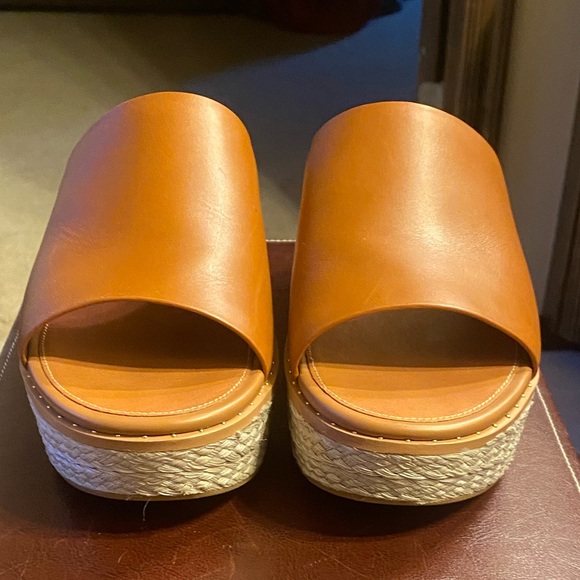 fitflops narrow width